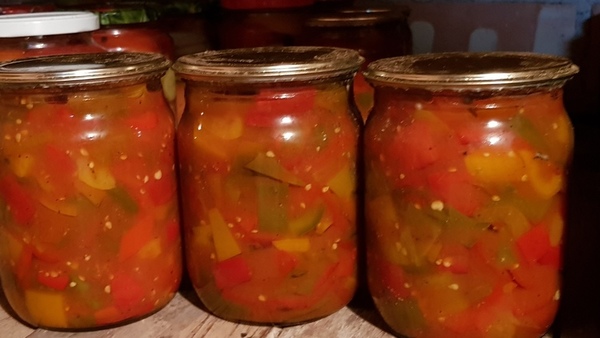 Paprika pomidorų sultyse