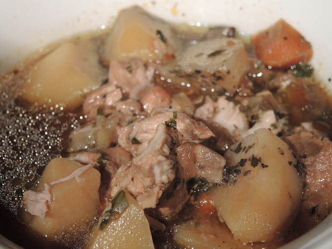 kiaulienos troškinys su bulvėmis