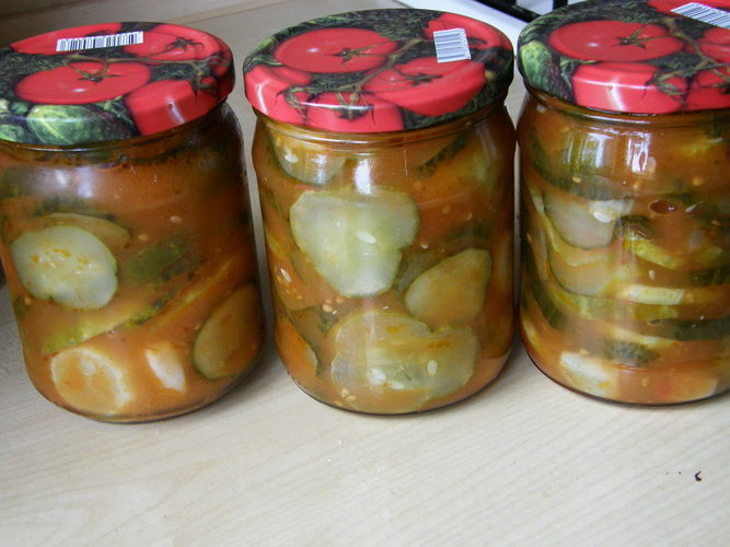 Marinuoti_agurkai_su_pomidorų_padažu